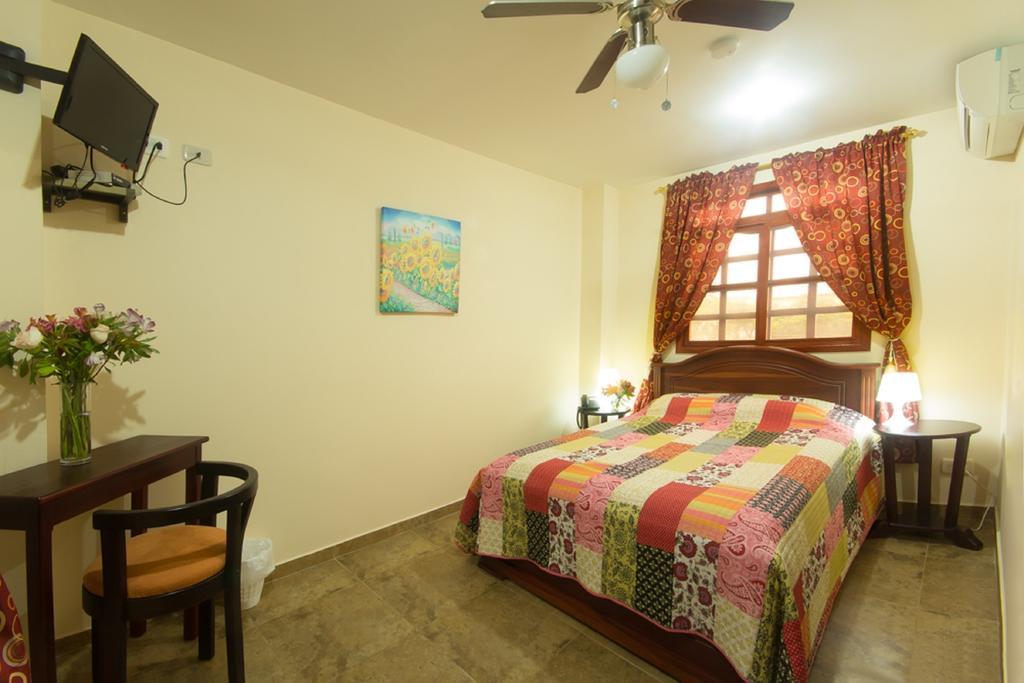 Puerta Sol Inn Manglaralto الغرفة الصورة